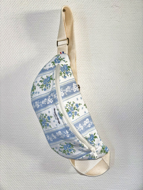 Banane fleurs bleues