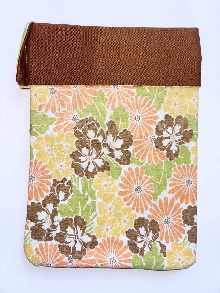 Pochette livre de poche upcylcée fleurs