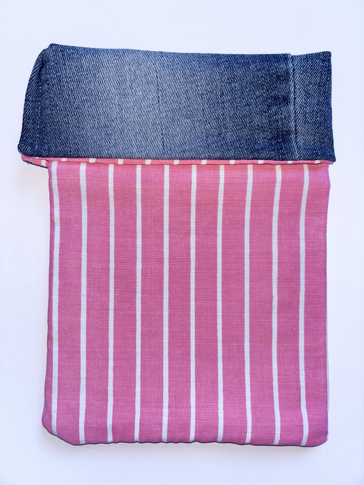 Pochette livre de poche upcyclée rose rayée
