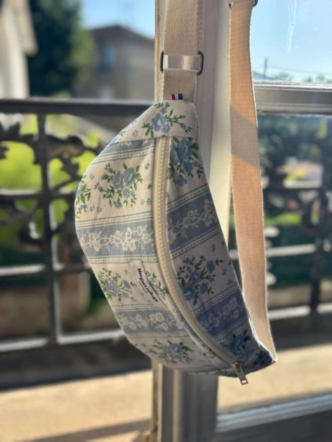 Banane fleurs bleues