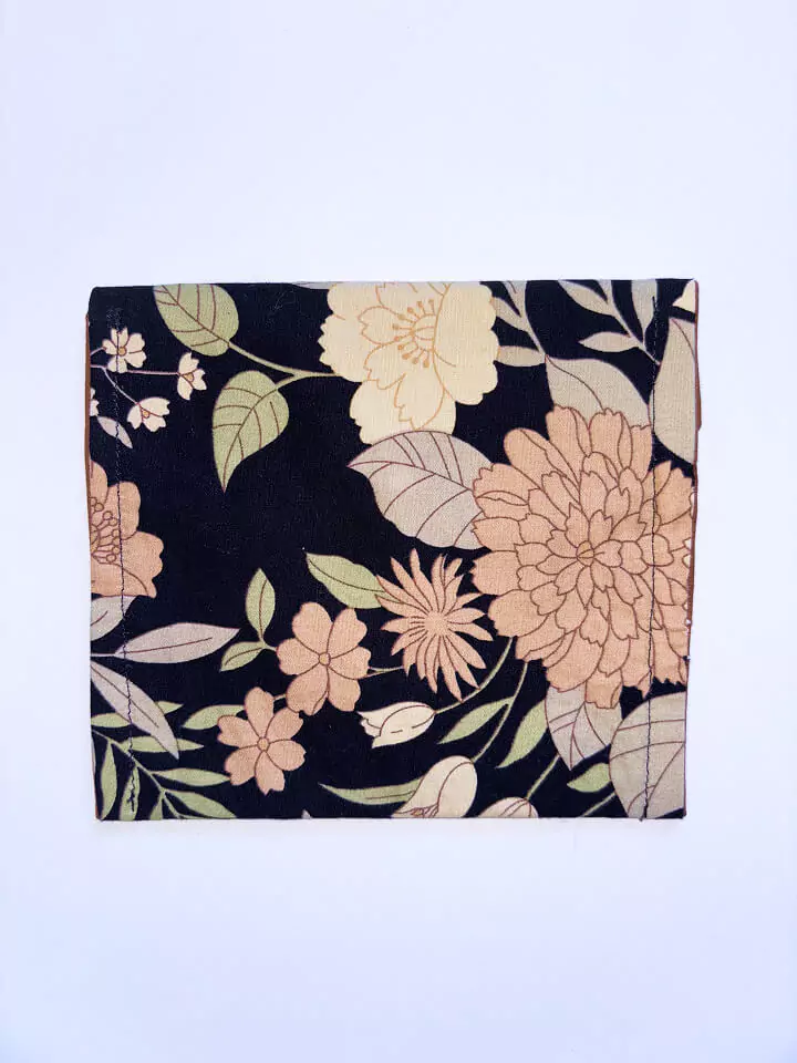Mini pochette upcyclée fleur noire