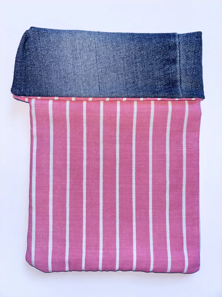 Pochette livre de poche upcyclée rose rayée